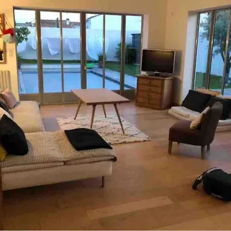 House In Re With Pool And Garden *