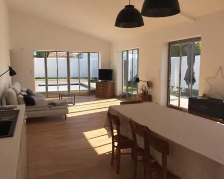 House In Re With Pool And Garden Дом отдыха *