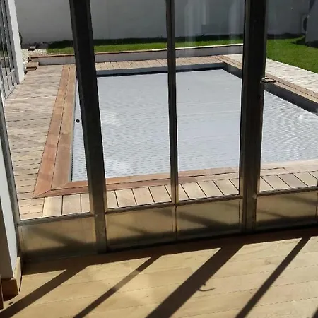 House In Re With Pool And Garden Дом отдыха