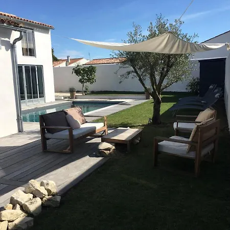 House In Re With Pool And Garden Дом отдыха *