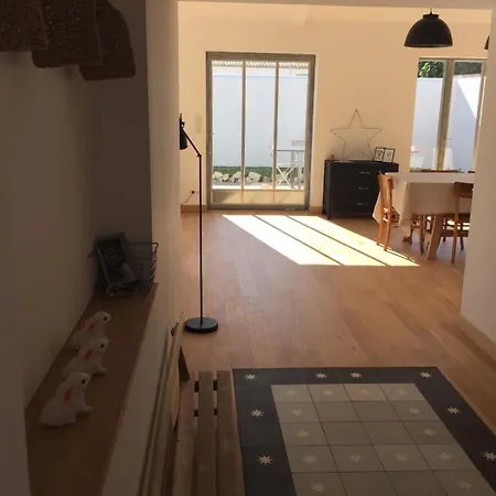 House In Re With Pool And Garden *