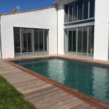 House In Re With Pool And Garden Ла-Флот