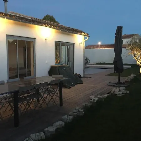 House In Re With Pool And Garden